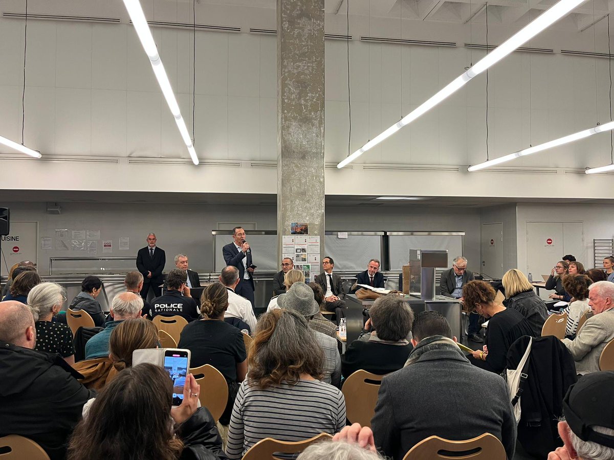 monquartier19's tweet photo. [📷 RETOUR EN IMAGES] 
Réunion publique du Conseil de quartier Rosa Parks-Macdonald – mercredi 18 octobre

📋 Un sujet majeur à l'ordre du jour :
➡️ Face au crack : que fait-on ?

#Paris19 #mon19e #conseilsdequartier #monquartier #rosaparksmacdonald #democratielocale https://t.co/dbdEPJjFwT