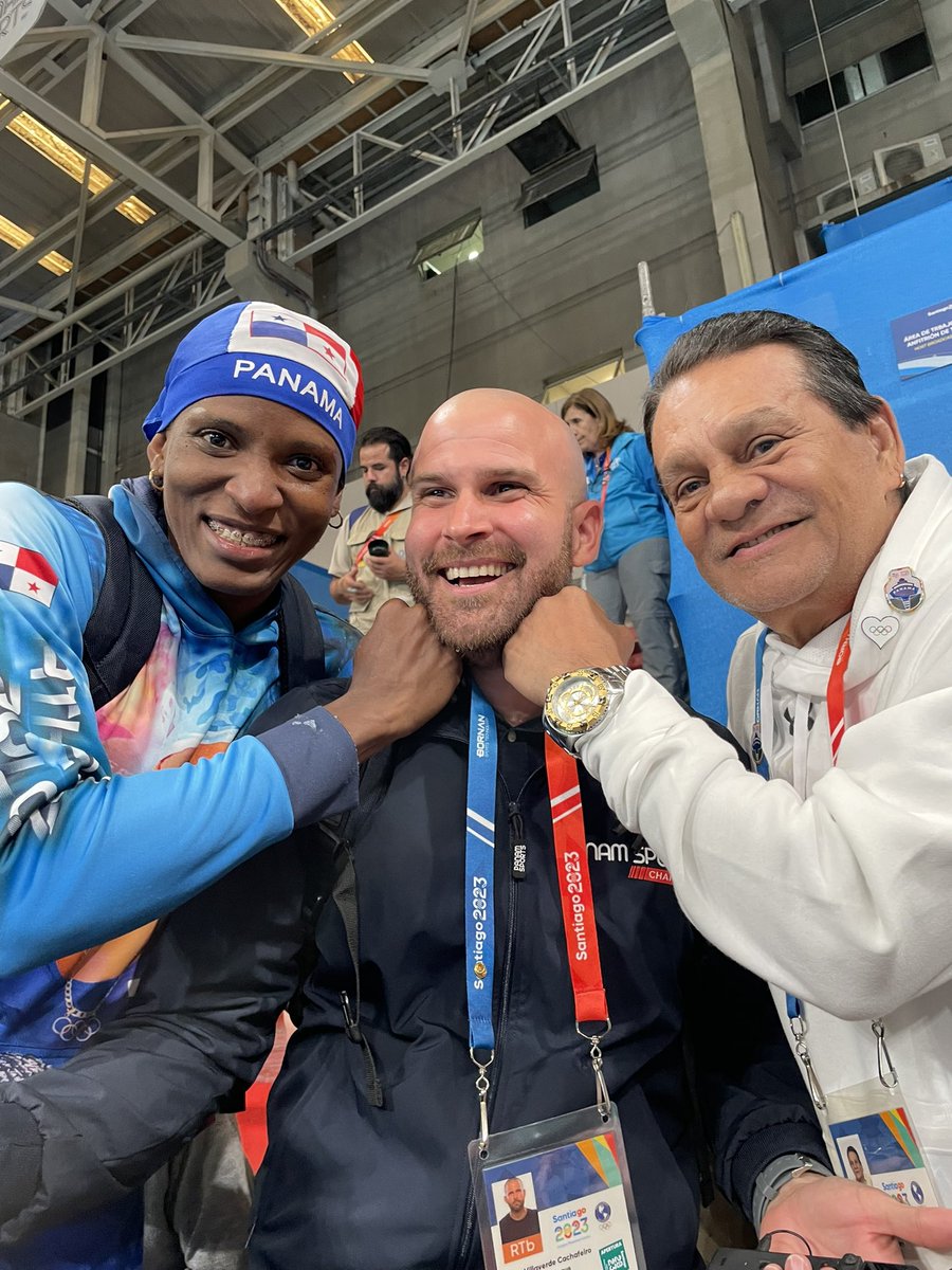 JuanxoV's tweet photo. Somos un país bendecido por grandes atletas que han hecho historia y han llevado el nombre de nuestro país a lo más alto

Aquí dos de ellos, Atheyna Bylon y Roberto Durán 

Viva Panamá!! https://t.co/EcEtgEgnkg