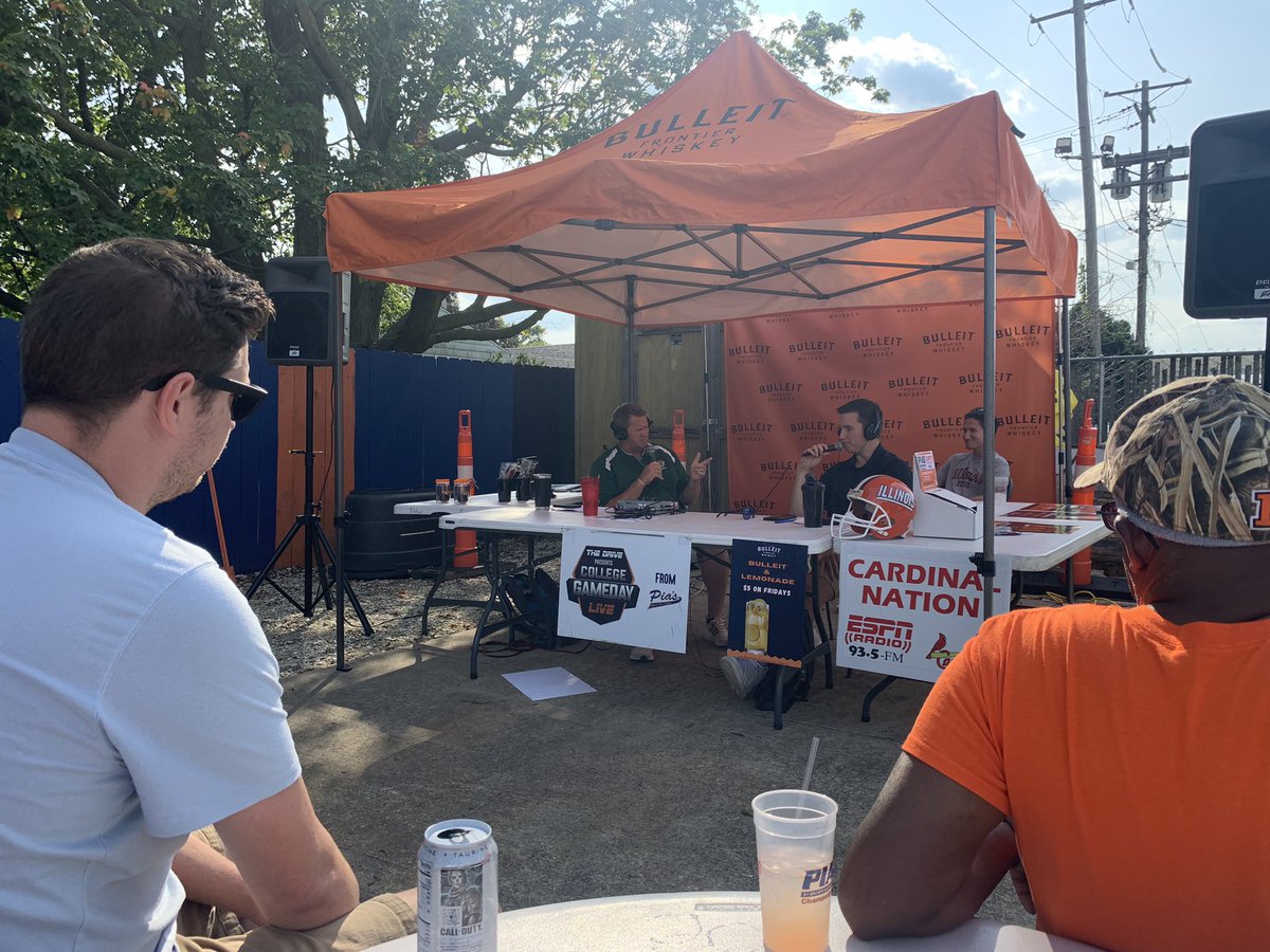 Diane_Ducey's tweet photo. @TheDrive935 with @DPiper247 @LonTayESPNCU @JLeman47 @kentbrown @Dee4_3 &amp; tickets to win @IlliniFootball @IlliniMBB #goIllini #HOCOweekend https://t.co/745u98bj4z