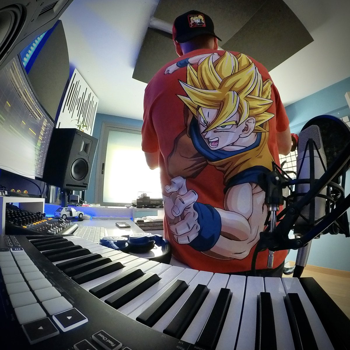 Una de las cosas que más me gustan del otoño 👉 ¡Es que tengo la oportunidad de estas muchas más horas en el estudio! 🤓

¿Qué estaré enredando ahora? 💭 ¿Tienes alguna propuesta? 

#produccionmusical #produccion #dj #andreshonrubia #hsound #rode #universalaudiovolt #ableton