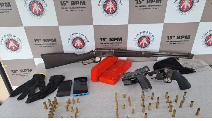 limaito's tweet photo. É droga enterrada, é morte por causa de droga e toda uma insegurança na Bahia e no Brasil, por causa do trafico. Aí um magistrado com interesse escusos determina a soltura de um chefe desse trafico. A tendência é aumentar a insegurança. #TamoJuntoBMD https://t.co/t93V6c6TpQ