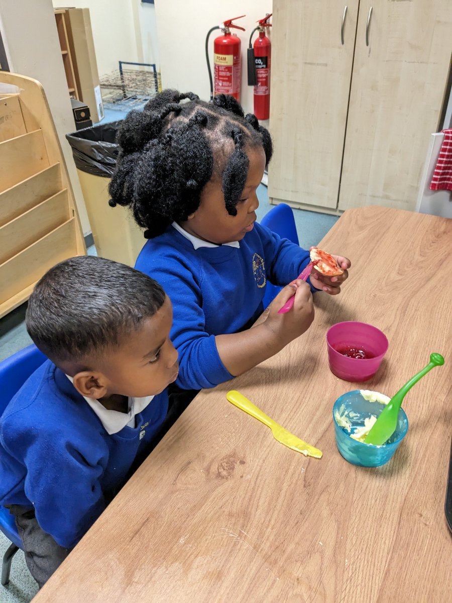 EYFS2stannes's tweet photo. Spreading Jam on our currant buns! What's your favourite filling? https://t.co/CZFlXNsBXC