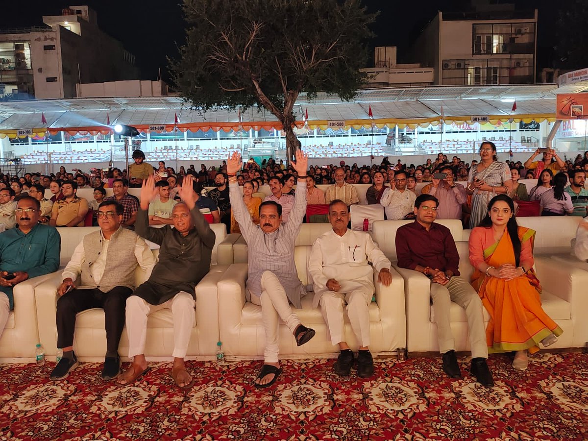 Virend_Sachdeva's tweet photo. बाल मंदिर सीनियर सेकेंडरी स्कूल, डिफ़ेंस एनक्लेव में आयोजित भव्य रामलीला मंचन में सम्मिलित होकर रामलीला का आनंद लिया। मर्यादा पुरुषोत्तम भगवान श्री राम की कृपा दृष्टि और आशीर्वाद सभी पर बना रहे। 

जय श्री राम!

@blsanthosh https://t.co/8vagdY2E0m