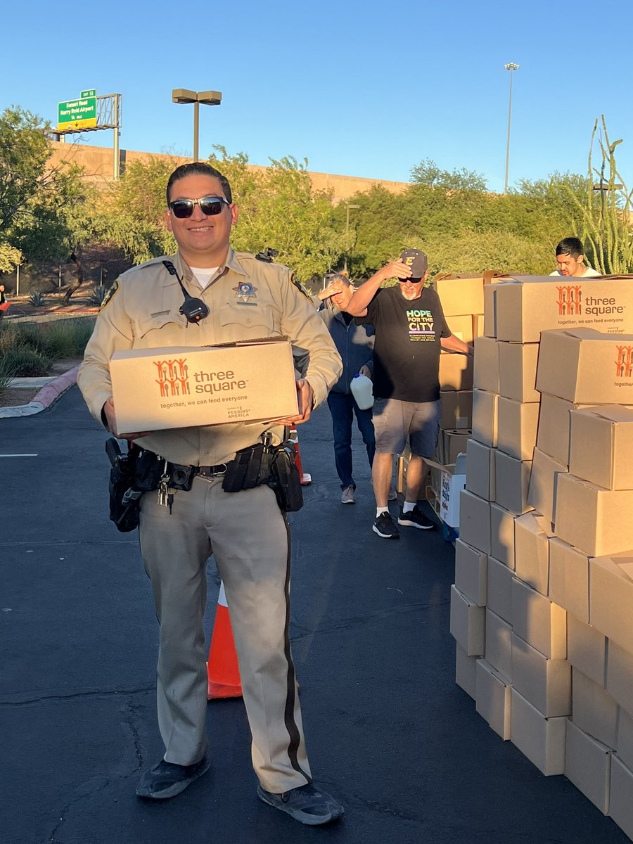 LVMPDSCAC's tweet photo. Some recent pics from our great partnership with @HopeForTheCity_ every Thursday morning at 7am at Boy Scouts of America! https://t.co/N2cHSZPSUP