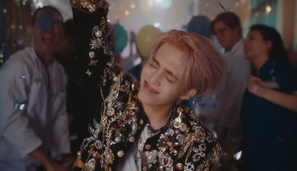 qtdkyeom's tweet photo. op says that scoups is the god of music but since he's in a hospital, music can not be found. that's why the members are out to spread and bring music back alive. at the end of the mv, it's more festive, and even cheol is dancing to the music at the hosp bcs svt succeeded 😭 https://t.co/gqGWVfjenx