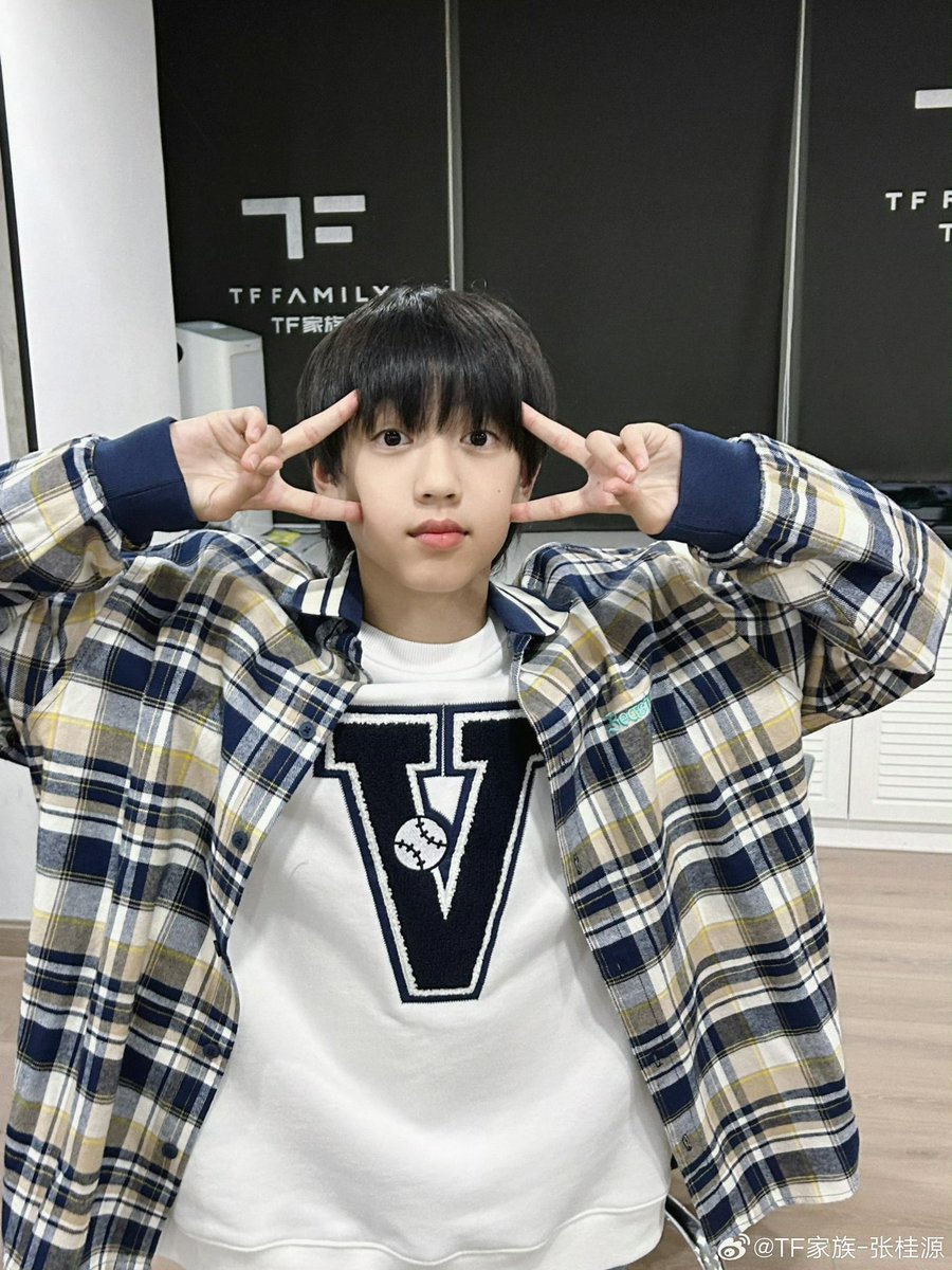 ZGY_Fansclub's tweet photo. ［19/10/2023New Moments From Weibo cr.@ TF家族-张桂源]

略有些忙碌的一周竟匆匆地就要过去了，明天的运动会也要加油👍

Original link：https://t.co/JiP1CP2pun

#ZhangGuiyuan #TFgen4 #TFfamily https://t.co/OmsYjvHJ50