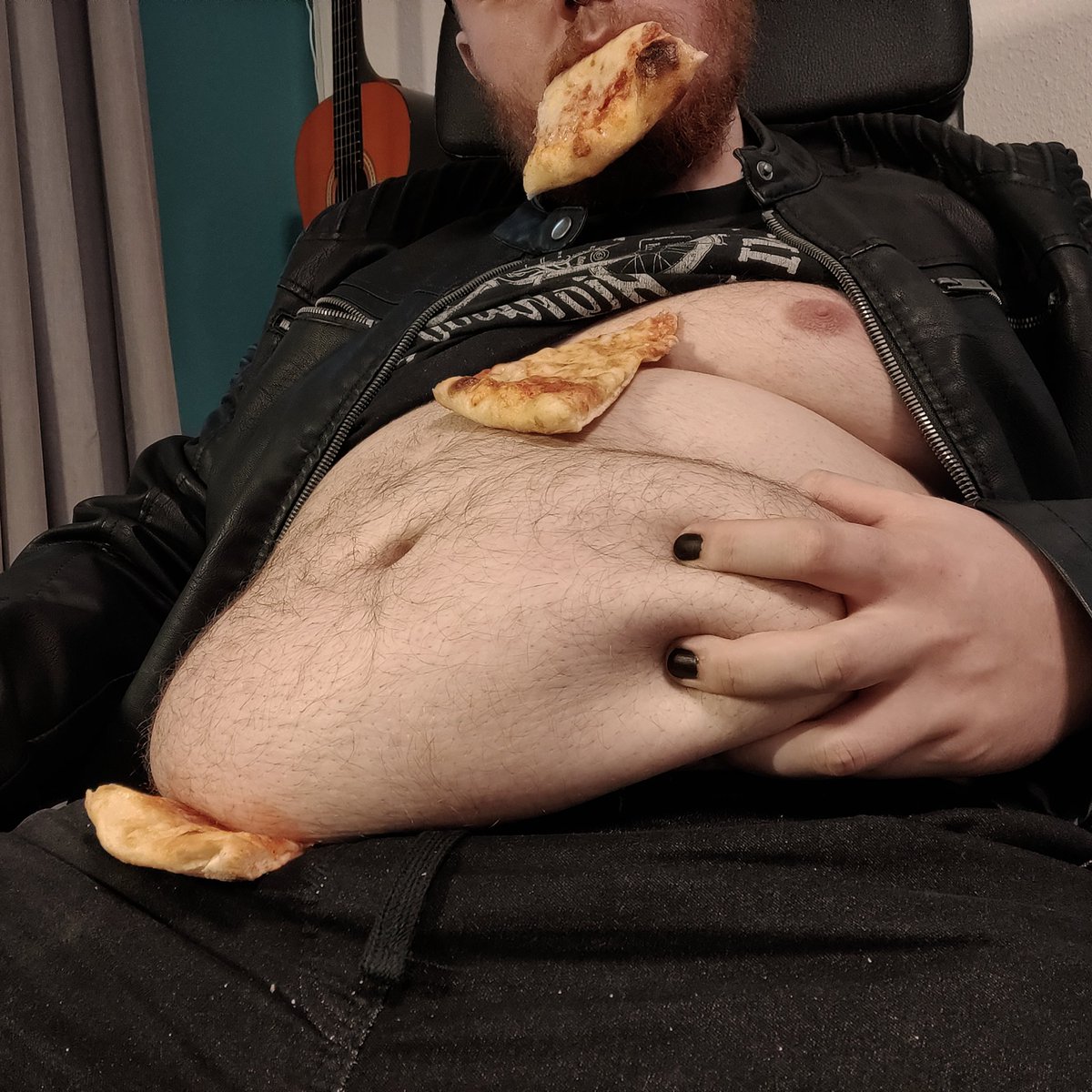 FatBluDragon's tweet photo. Eating pizza sure is hard if your hands are busy kneading the dough https://t.co/3nMK0jXXbY