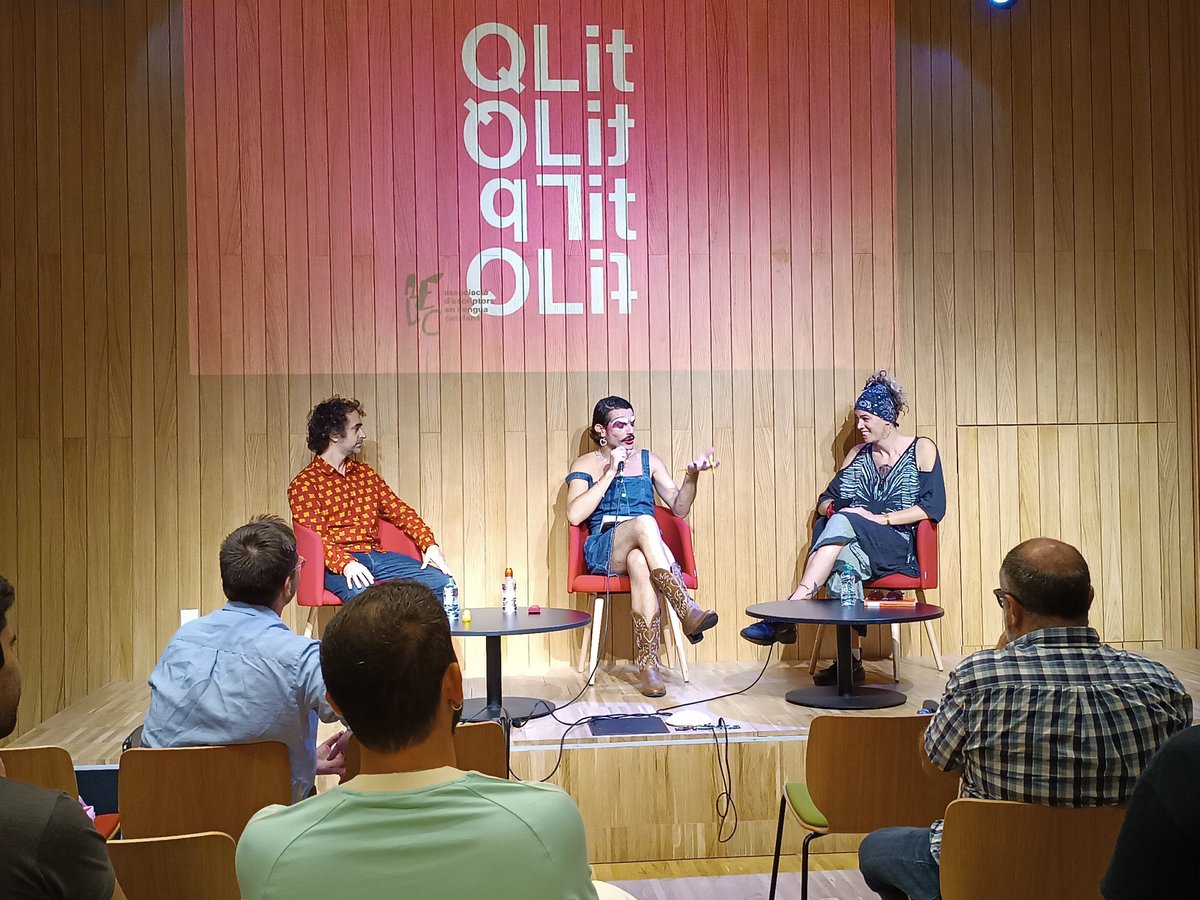 EscriptorsAELC's tweet photo. 🏳️🌈 Continuem amb el #QLit2023, el festival de literatura queer, al @BarcelonaLGTBI
Ara, Martí Sales (@itramselas) i Juny Siva conversen, amb la moderació de Jessica Pulla (@socjessicapulla). https://t.co/VUALrK7cDk