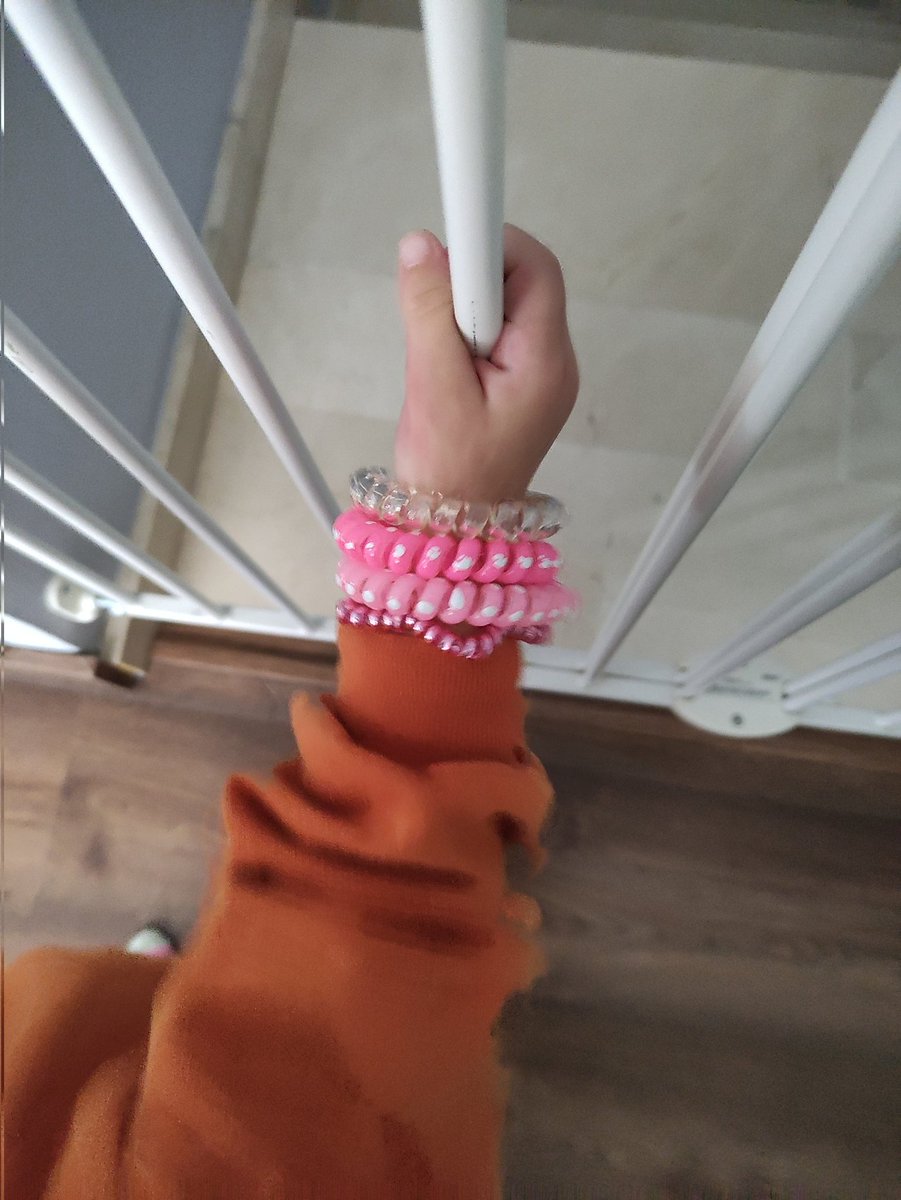 Ella como fan de <a href="/Anahi/">Anahi</a> 😍😂