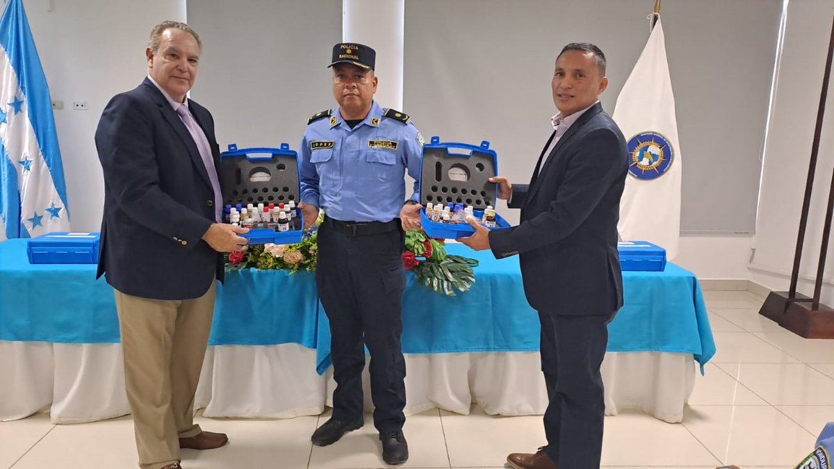 UNODC_ROPAN's tweet photo. #Honduras I El programa #GlobalSMART entregó 20 kits de detección de drogas sintéticas y 20 kits de precursores químicos a instituciones de aplicación de la ley con el fin de fortalecer la capacidad de detección de estas sustancias en puertos, aeropuertos y fronteras. 🙏@CanadaFP https://t.co/Fwo2IiktaP
