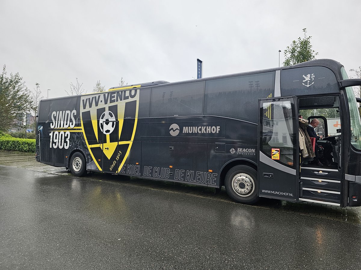 FletcherFootbal's tweet photo. Vandaag ontvangen wij @telstar1963nv in Etten-Leur ter voorbereiding op hun wedstrijd tegen #NAC.
Bij #Fletcher 's Hertogenbosch is @VVVVenlo te gast voordat ze afreizen naar stadion #DeVliert waar FC Den Bosch de tegenstander is. Succes mannen!
#dbovvv #nactel #matchday #kkd https://t.co/I63TVhSptV