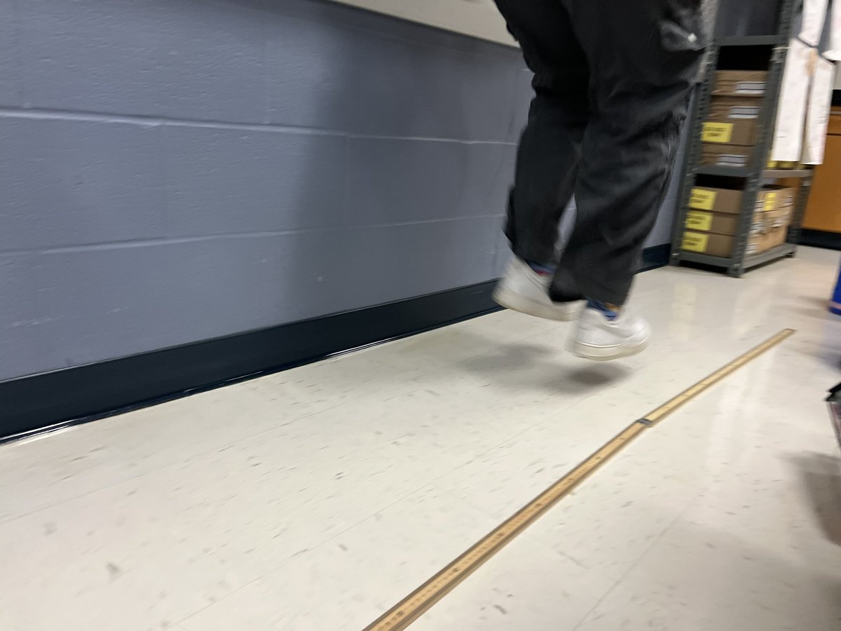 viviiannguyeen's tweet photo. @TeacherLife888 @CypressRidgeHS 

Hello! Today in Miss Rubio's class, we completed a lab that required us to compare the effects of Earth's gravity in comparison to other planets. We calculated age, weight, and jumps as seen below. https://t.co/wIx0AT05zt