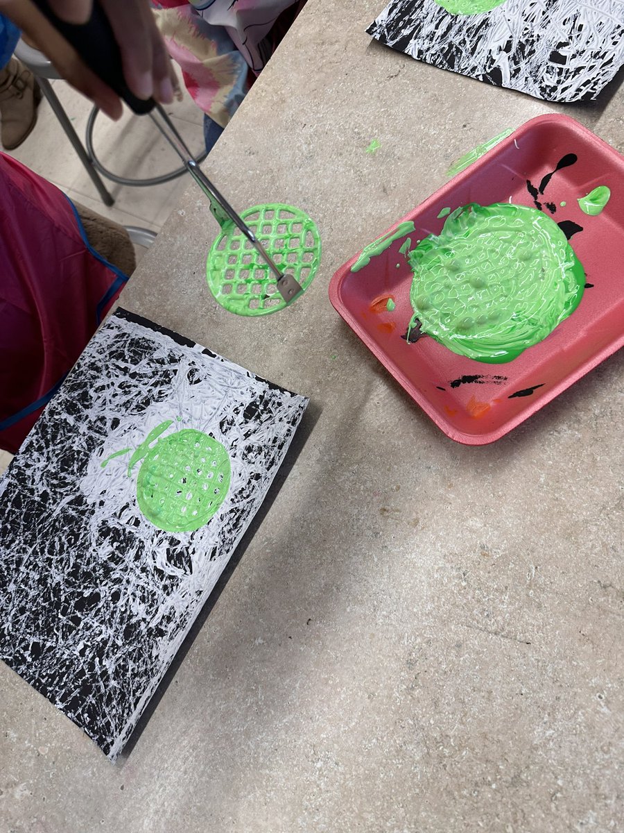 MtViewArtRoom's tweet photo. WINN time in the art room! Marble painted spider webs and potato masher spiders! So fun 🕷️🕸️🎨🤩 @JBeneMOTSD @MrsF_MtView @MtView07836 @melandyk @JOlsyn1109 https://t.co/P73M4BpsxK