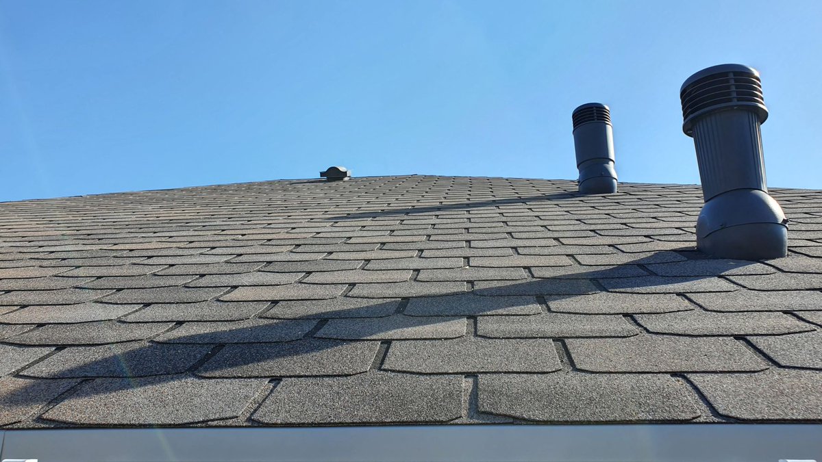 portorchardroof's tweet image. How do you know if your #roof #installation went well? Learn more on our #roofingblog: ow.ly/oTgv50PYgcX #RainyDayExteriors