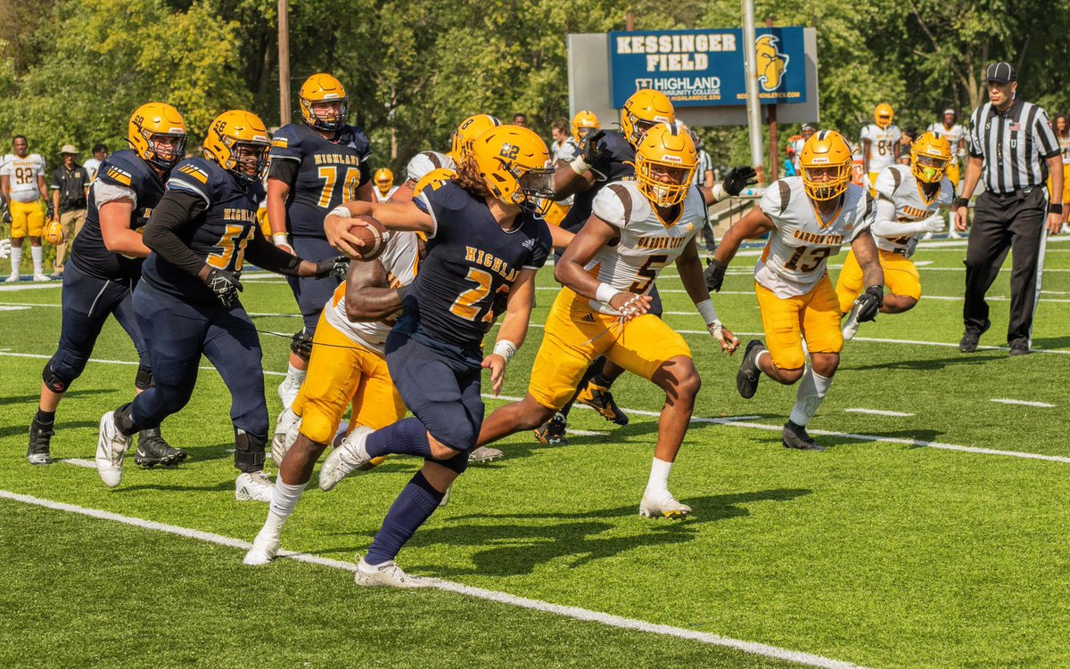 Mike Brown (@mike_brown62) on Twitter photo After a conversation with <a href="/CoachDJmayo/">Mayo</a> I am blessed to receive another offer from HCC <a href="/coach_cornelius/">Coach Cornelius</a> <a href="/Anthony34352017/">Coach Russell</a> <a href="/CoachPorterFMM/">Josh Porter</a> <a href="/H2_Recruiting/">Hasani (H2) | Football Recruiting</a> <a href="/DylanOliver23/">PolkwayDylan</a> #agtg #blessed #24ALLTHEDOGS After a conversation with <a href="/CoachDJmayo/">Mayo</a> I am blessed to receive another offer from HCC <a href="/coach_cornelius/">Coach Cornelius</a> <a href="/Anthony34352017/">Coach Russell</a> <a href="/CoachPorterFMM/">Josh Porter</a> <a href="/H2_Recruiting/">Hasani (H2) | Football Recruiting</a> <a href="/DylanOliver23/">PolkwayDylan</a> #agtg #blessed #24ALLTHEDOGS