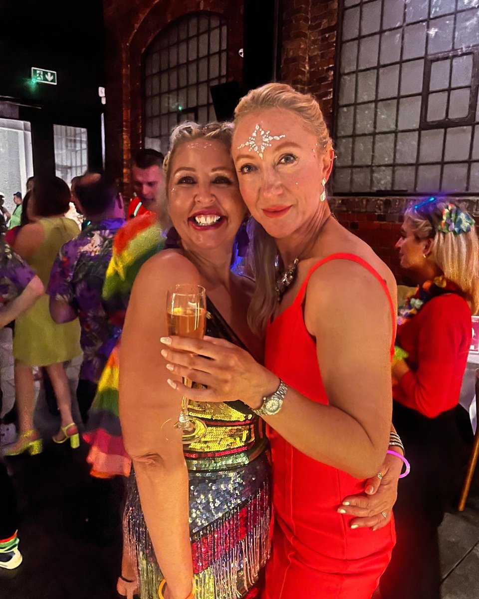Way to Glow!✨ Another fantastic evening at #Agloha2023 raising vital funds for our partners <a href="/cbituk/">Child Brain Injury Trust</a> and celebrating an epic milestone💙 #BeSeenNotHurt