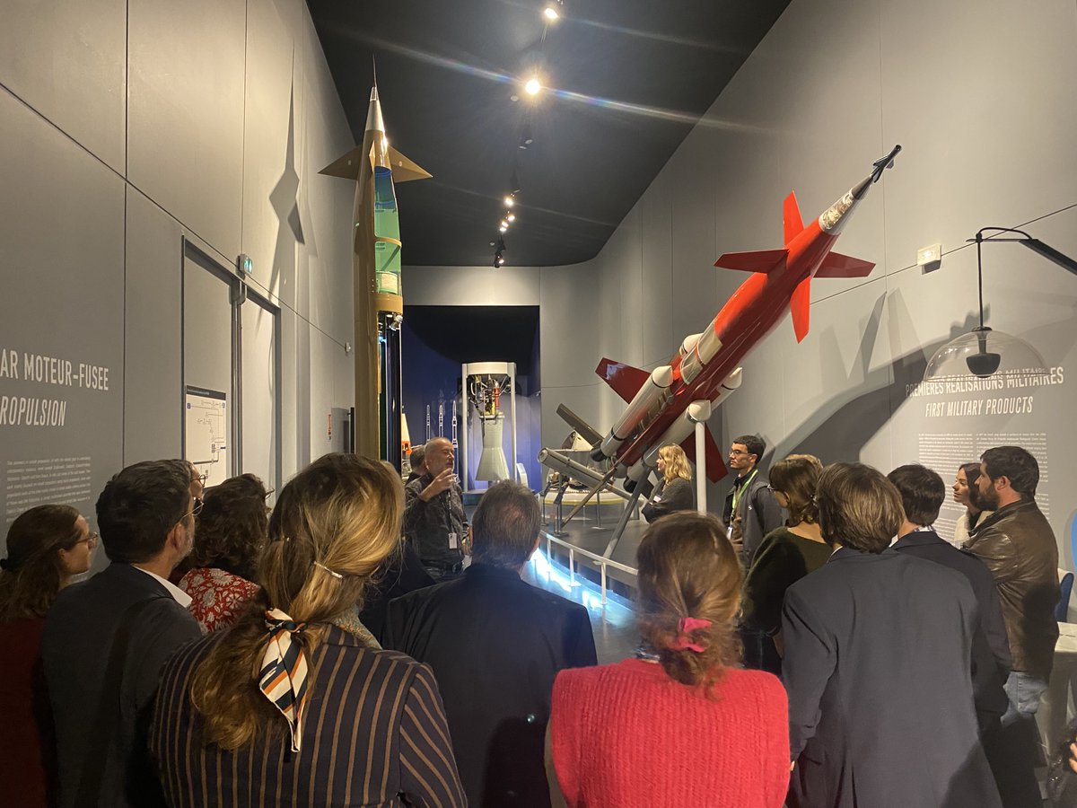 perlesdhistoire's tweet photo. Le 19 octobre, la rencontre des Amis de Perles d’Histoire s’est déroulée au musée Aéronautique et Spatial @SAFRAN. Un moment convivial &amp; instructif autour d’une table-ronde, d’une visite guidée et d’un escape game ! Merci aux équipes Safran &amp; aux participants 🚀 https://t.co/6bnElYG4gn