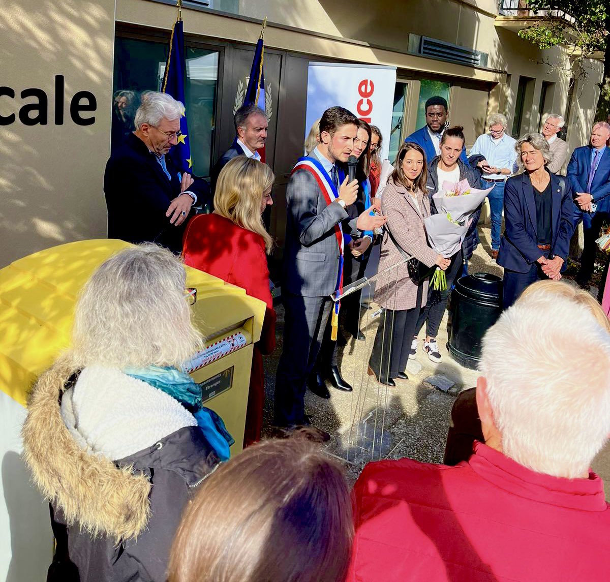 DanielCornalba's tweet photo. Heureux d’inaugurer notre #MaisonMédicale, équipement décisif en cœur de ville pour améliorer l’offre de soin, la coordination entre professionnels de #santé et augmenter le nombre de médecins. Merci à nos partenaires sur ce projet utile et attendu
@Prefet78 @iledefrance @ARS_IDF https://t.co/ZtY4TltxRY