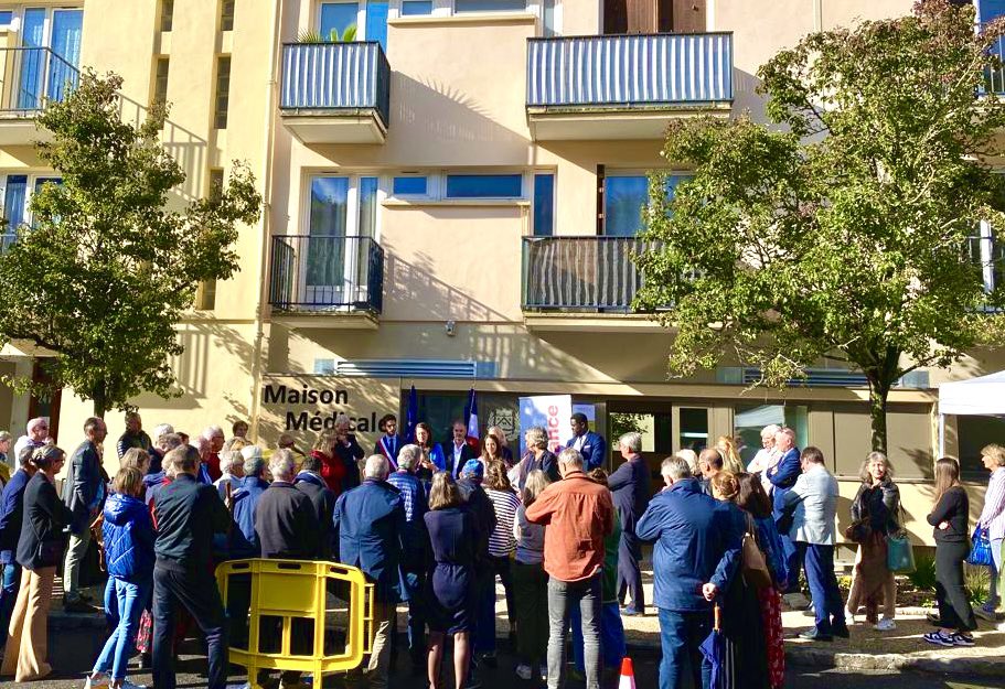 DanielCornalba's tweet photo. Heureux d’inaugurer notre #MaisonMédicale, équipement décisif en cœur de ville pour améliorer l’offre de soin, la coordination entre professionnels de #santé et augmenter le nombre de médecins. Merci à nos partenaires sur ce projet utile et attendu
@Prefet78 @iledefrance @ARS_IDF https://t.co/ZtY4TltxRY