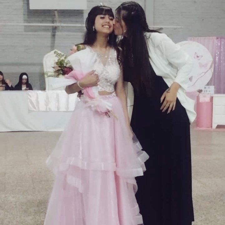 me duele saber que no vas a volver a sonreir como antes, Sabes que tu dolor tambien lo tengo yo y a mi nunca me gusto verte asi,con el tiempo va a ir doliendo menos aunque eso siempre va a estar en vos,Yo siempre voy a ser esa compañera q te acompaña en todo,Te amo con mi vida.💘