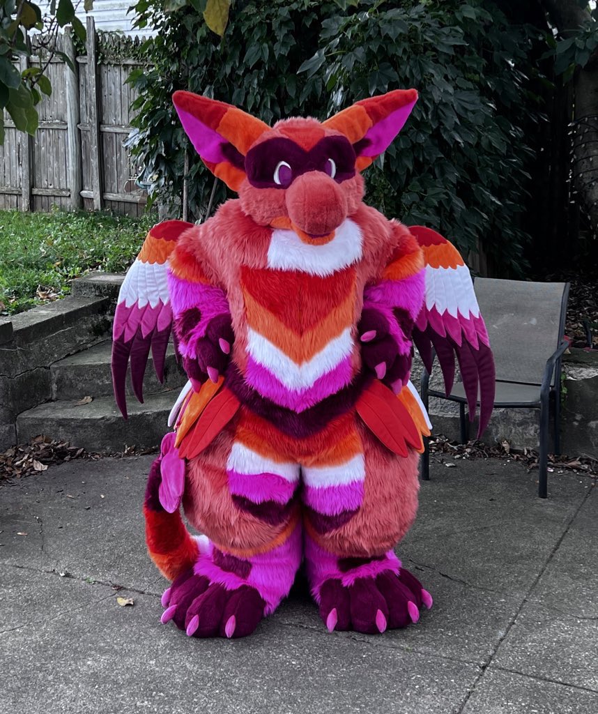MasterofPlush's tweet photo. Finally ready to post my first finished fullsuit! For the first time in her complete glory may I introduce Blush the Dutchie! She needs a little bit of a neck trim but otherwise I think she turned out great #FursuitFriday

🪡:Me
✏️@rocks_bridget 
😀:Aunt for scale https://t.co/GEWoOMMFr6