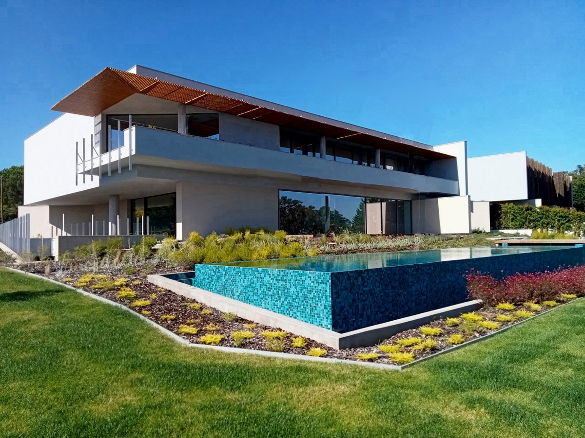 Lane Exclusive Real Estate - Luxury 6 bedroom villa in Sintra
Fantastic modern luxury villa, with high quality finishes, in a quiet location, in a residential area of Quinta da Beloura!
<a href="/choosethemoon/">CHOOSETHEMOON</a> 
<a href="/LANE_Realestate/">Lane Exclusive Real Estate</a> 
choosethemoon.com/en/real-estate…