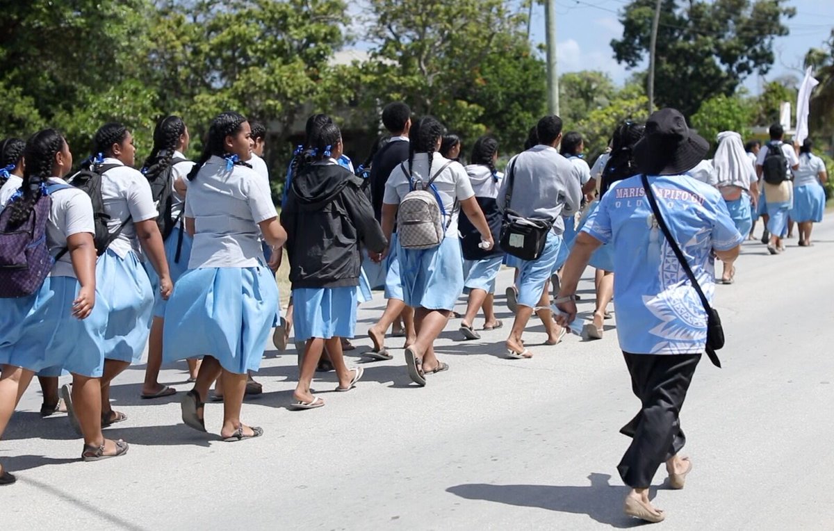 UNDRR's tweet photo. Today, with the @tongaportal, @UNDRR unveiled new tsunami evacuation signs followed by a drill with 1400 school students to #GetInland and be prepared when a tsunami strikes. @TongaMissionUN @MofaJapan_en
#GoToHighGround ๐ https://t.co/7u27fQXcbx https://t.co/yxPAj3DSaa
