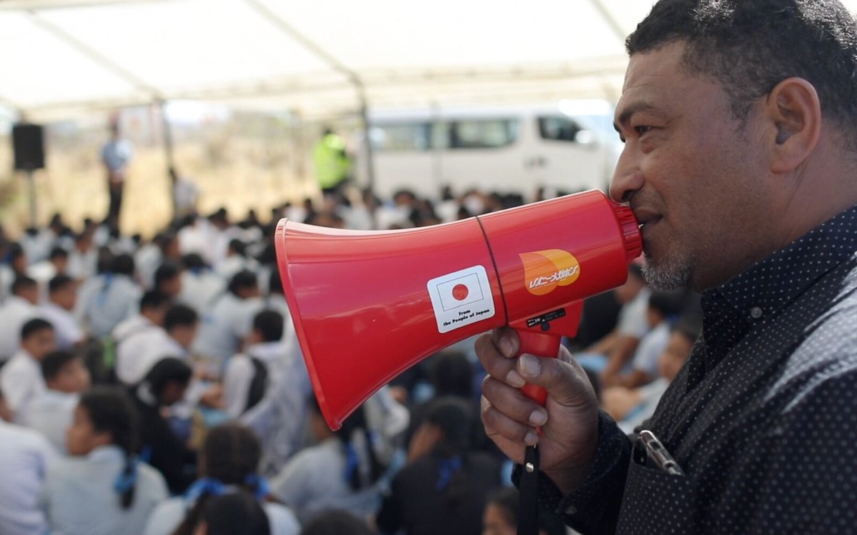 UNDRR's tweet photo. Today, with the @tongaportal, @UNDRR unveiled new tsunami evacuation signs followed by a drill with 1400 school students to #GetInland and be prepared when a tsunami strikes. @TongaMissionUN @MofaJapan_en
#GoToHighGround ๐ https://t.co/7u27fQXcbx https://t.co/yxPAj3DSaa