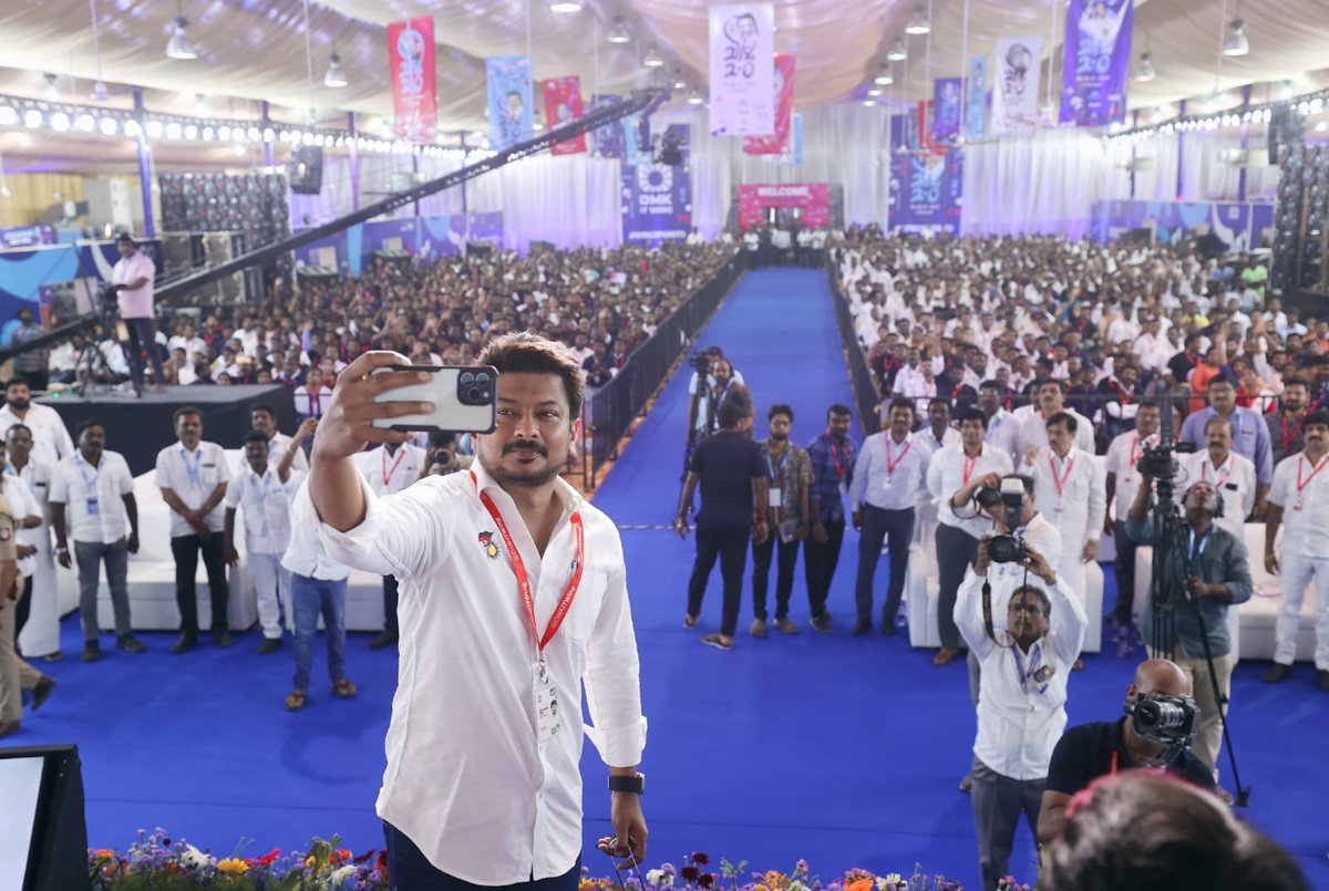 Udhaystalin's tweet photo. இணையத்தில் தி.மு.கழகத்தின் ��தயமாக திகழும் @DMKITwing -ன் மாவட்ட - தொகுதி அமைப்பாளர்கள் - துணை அமைப்பாளர்கள் அறிமுகக் கூட்டத்தில் இன்று பங்கேற்றோம்.

நம் கொள்கை எதிரிகளின் சூழ்ச்சிகளுக்கும் - பொய்களுக்கும் தக்க பதிலடி தந்து வருவதோடு, நம் திராவிட மாடல் அரசின் சாதனைகளை பட்டிதொட்டியெங்கும் கொண்டு சேர்க்கும் கழக தகவல் தொழில்நுட்ப அணியினரை பாராட்டினோம்.

திட்டமிட்டு பரப்பப்படும் Disinformation, அவற்றின் உண்மைத்தன்மை அறியாமல் பகிரப்படும் Misinformation ஆகியவற்றுக்கு எதிராக சமூக வலைத்தளங்களில் இன்னும் ஆற்றலுடன் செயல்படுவோம் என்று புதிய நிர்வாகிகளை வாழ்த்தினோம்.
@TRBRajaa