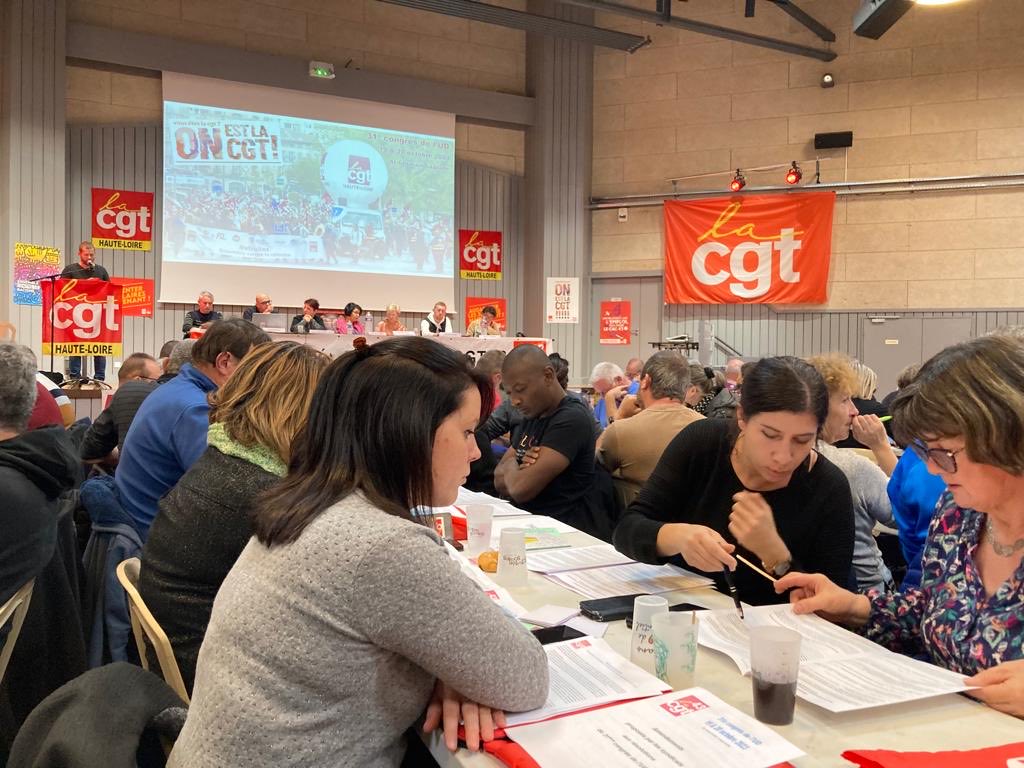 ThomasVacheron_'s tweet photo. Congrès réussi des syndicats cgt de l’UD 43, qui représente 38% dans les TPE, 42% dans la fonction publique et 53% dans le privé ainsi qu’un nombre de syndiqué-e en ↗️. Une CE et un bureau composé à 60% de camarade femme ✊ avec Pierre Marsein comme SG. 👏 https://t.co/idGHMuxqKg https://t.co/Oz8hpiFRm6