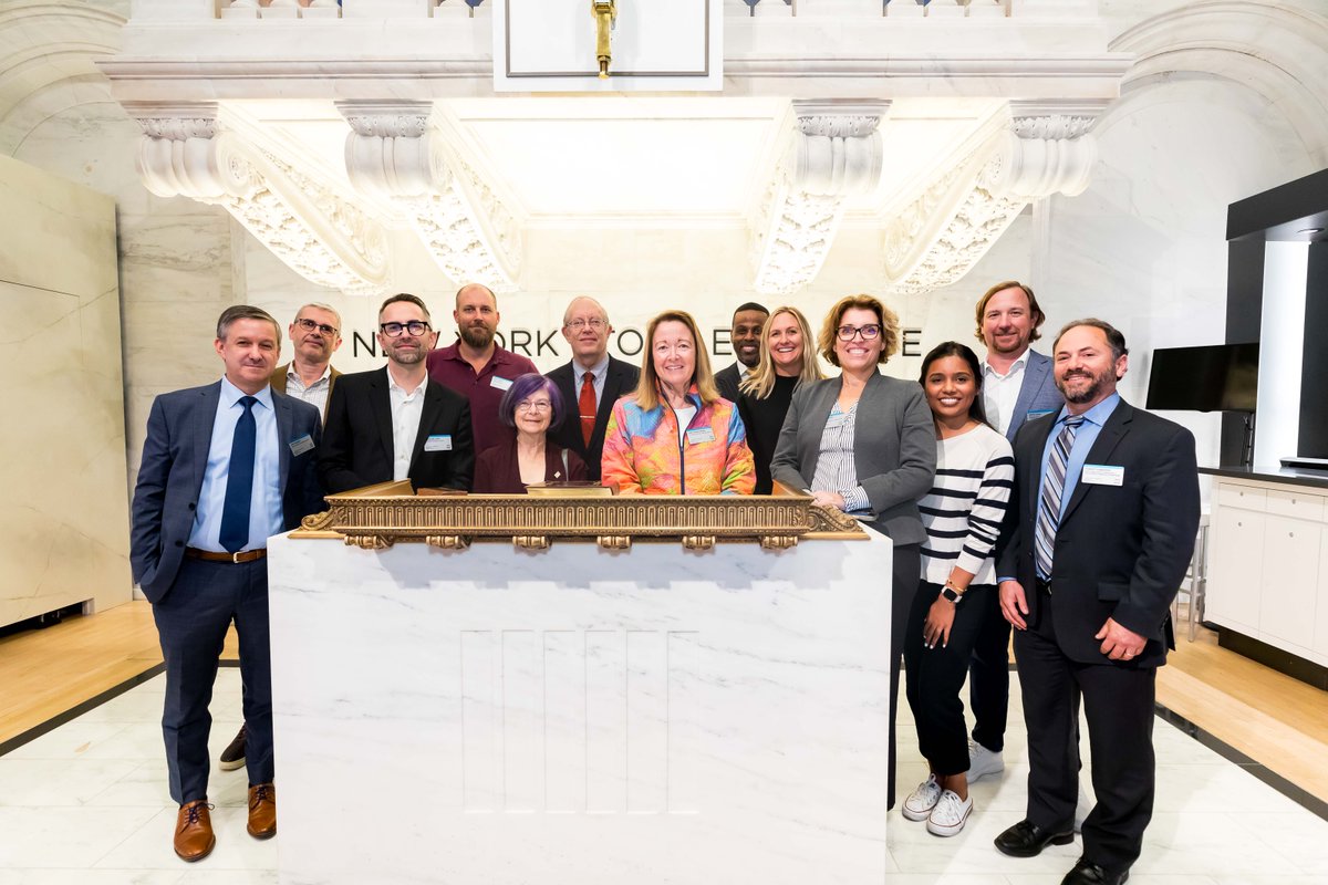 alteryx's tweet image. It was an incredible honor for @alteryxlibby, Co-Founder and Chief Advocacy Officer of Alteryx, to ring the closing bell at the @NYSE yesterday in honor of #AlteryxSparkED’s first New York City Datathon! 

#DataEducation #NYSE #AnalyticsForAll #TechJobs