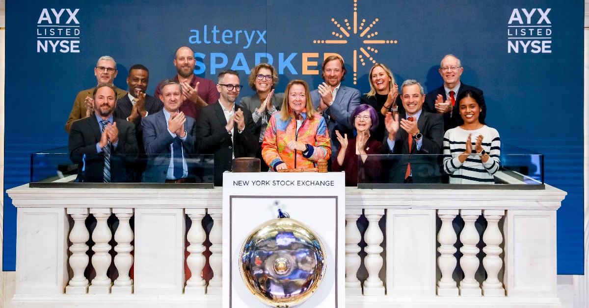 alteryx's tweet image. It was an incredible honor for @alteryxlibby, Co-Founder and Chief Advocacy Officer of Alteryx, to ring the closing bell at the @NYSE yesterday in honor of #AlteryxSparkED’s first New York City Datathon! 

#DataEducation #NYSE #AnalyticsForAll #TechJobs