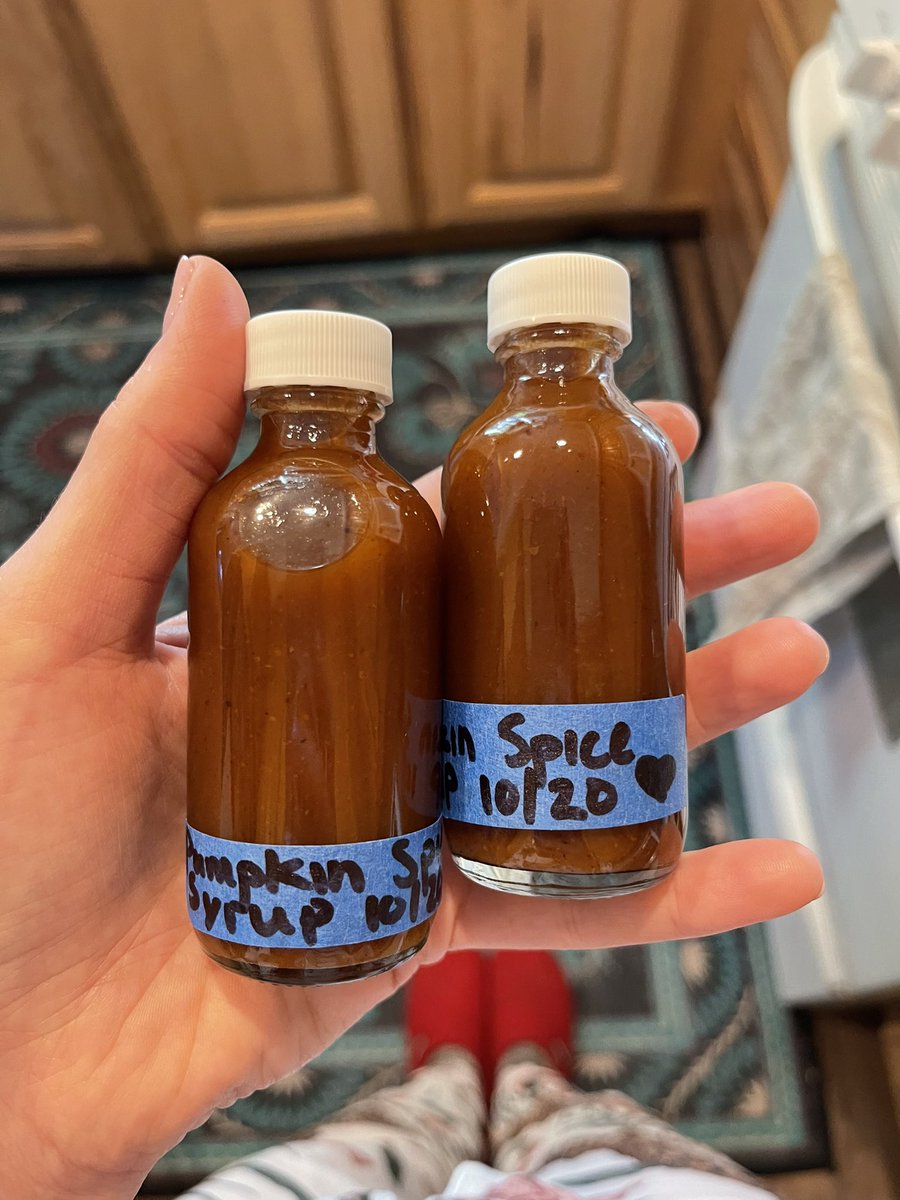 i made pumpkin spice syrup this morning, and now the entire house smells delicious

i had a little extra so i’m bringing it to the girls at the boutique later today. i’m a sucker for tiny bottles 🥰

here’s the recipe, it’s extremely simple: thebakingchocolatess.com/home-made-pump…