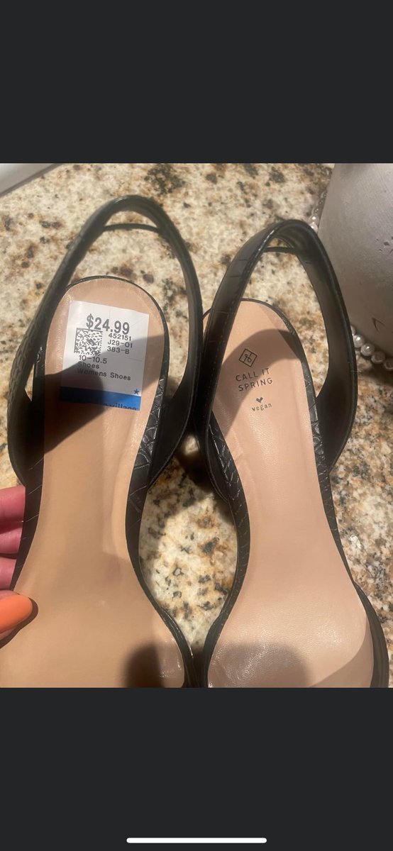 OnePunchMandem's tweet photo. @SaversVVillage These shoes were at the Ancaster location in Ontario and @PlatosCloset priced them at 8$. Value village prices them at 24.99 yet LEAVES THE PLATO PRICE ON! Then the employee changes platos price from 8 to 80 LOL sad to see from a donation based company. See pic. https://t.co/oZt6fCws07