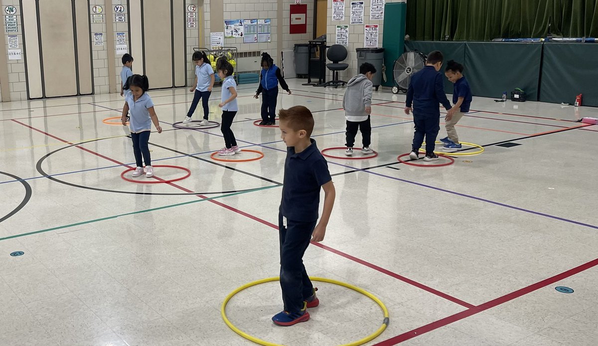 b_physical's tweet image. This week in P.E. K-2nd played Bumper Car Tag.  Next week we will riding on a scooter. 3rd-5th worked on ball and scoop skills.  They also played some practice Wall Ball games getting ready for our class tournament starting next week. @JBKennedy111  @DrJEntsminger