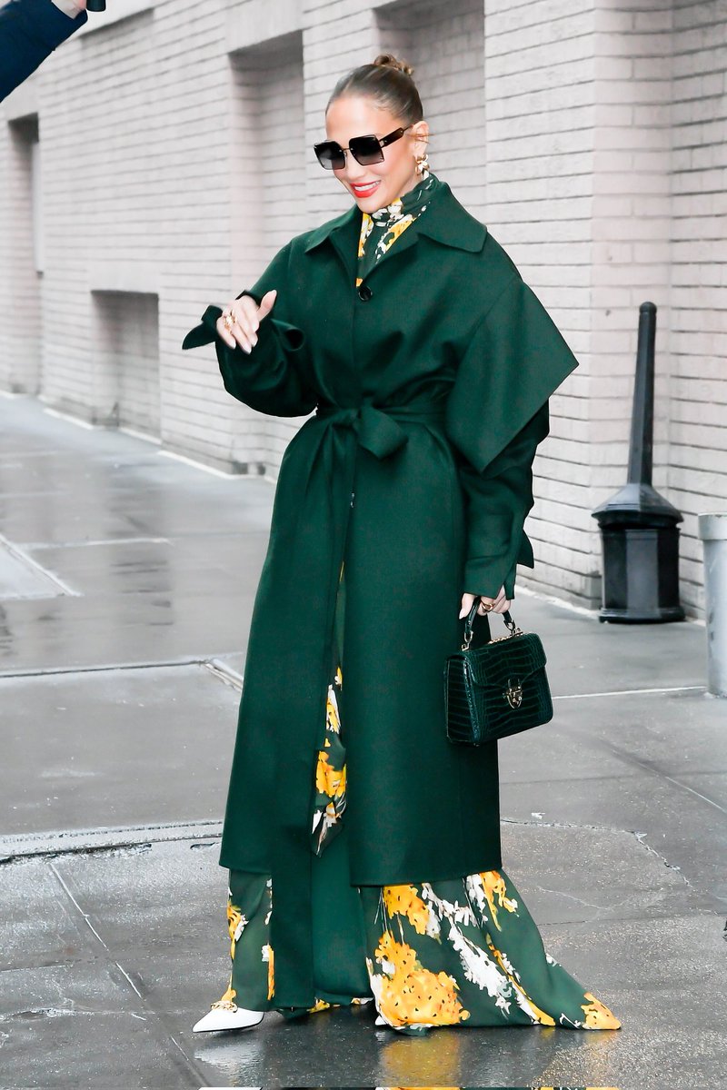 AllNaija_Trends's tweet image. Elevate your style: Unlocking the power of a statement coat
allnaijatrends.com/elevate-your-s…

#LeoBlockbuster #statementcoat #fashion #allnaijatrends