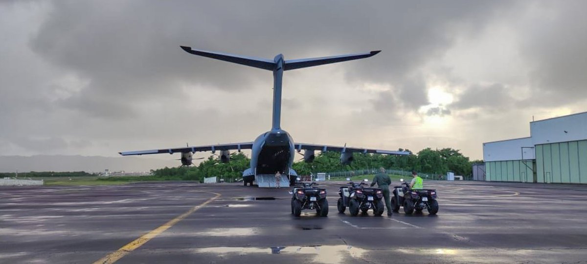 FAA_Officiel's tweet image. #TAMMY Les @FAA_Officiel se tiennent prêtes à intervenir en soutien des services de l'état et de la population : militaires du @33eRima et matériel lourd déployés avec avion CASA des @Armees_Guyane et A400M @Armee_de_lair à Saint-Martin et @rsma_guadeloupe en alerte #AVoscotés