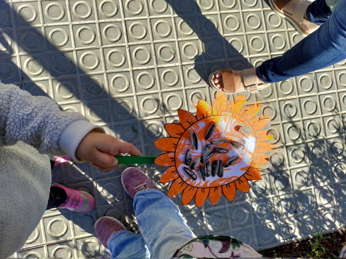 A l'escola Eulàlia Bota despleguem la pancarta fins que es desplegui el Decret de l'escola inclusiva! No és educació si no és inclusiva! Gràcies a tot l'alumnat, famílies i claustre que ho han fet possible 🫶🏻
#JoTambéHiVullAnar