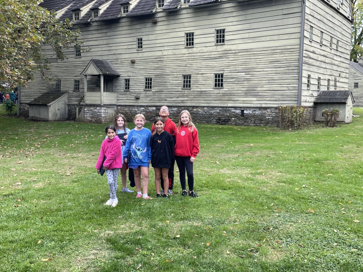 AkronElem's tweet photo. 4th graders learning about how PA has changed over time with a visit to the Ephrata Cloister! ⁦@GoMounts⁩ https://t.co/GMjxgz7kff
