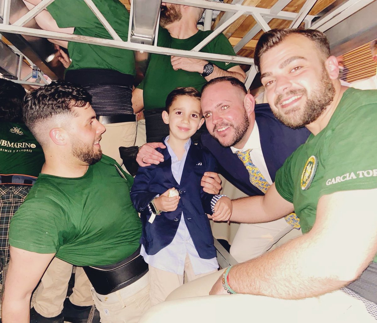 @camposalvaro1 Lo mejor de todo es que este fenómeno está aprendiendo todo lo de su padre… y eso significará que habrá honradez para rato…
Gracias por todo, amigo.