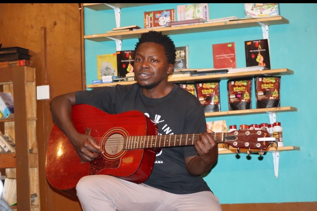 EntebbePoetry's tweet photo. The #Poetry Fridays are back in #Entebbe. 
We kick-off by 7:30 PM, 
Oba you want great vibes, a creative boost, or an environment around writers, or singers, the Acoustic evening is curated with all these needs at heart. 
Stories reflect and enthuse the freshness in life. https://t.co/98plL9g9fE