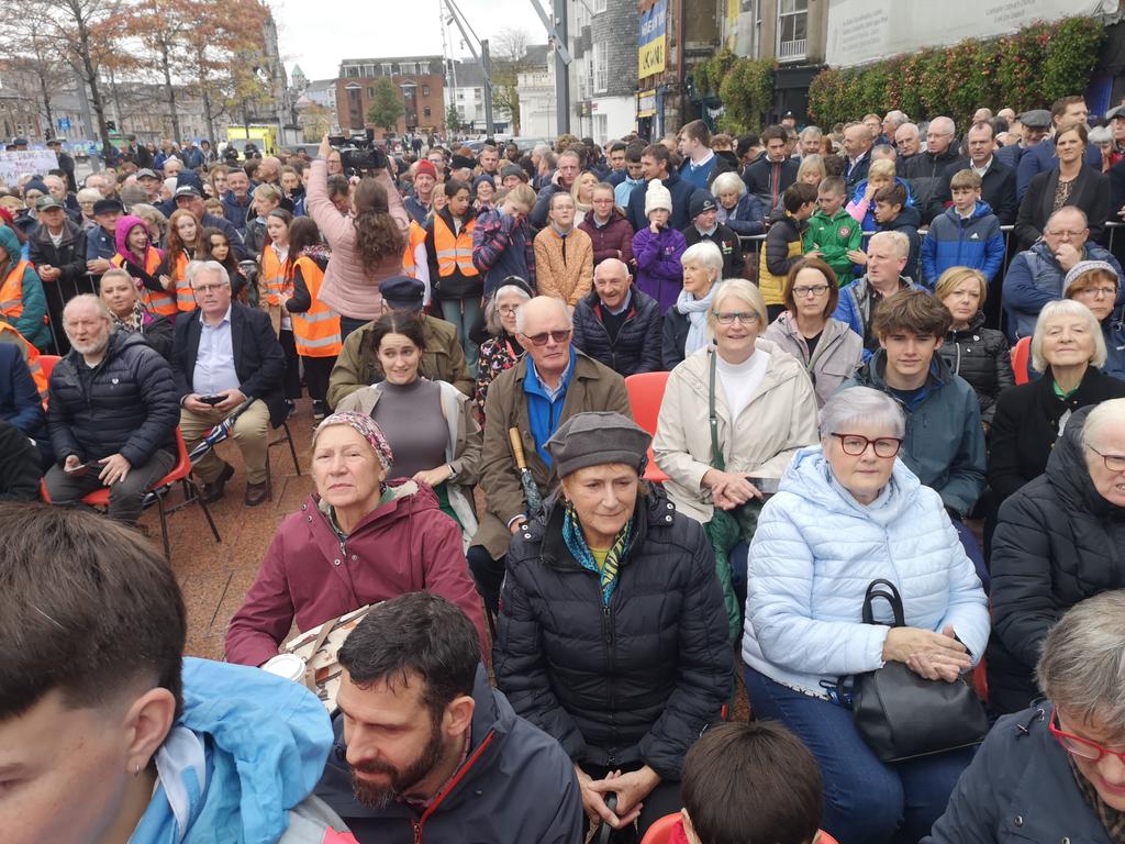 BillymacGill's tweet photo. STREET PHOTOGRAPHY CORK PHOTO COPYRIGHT BILLY macGill. Unveiling of the Michael Collins sculpture on the Grand Parade CORK today #corkhidden #Corkhistory #cba #failteireland #irishexaminer #corkcitycouncil #environment #politics #tourism #fineGael #Cork #purecork #wearecork https://t.co/KzKZMoafl1