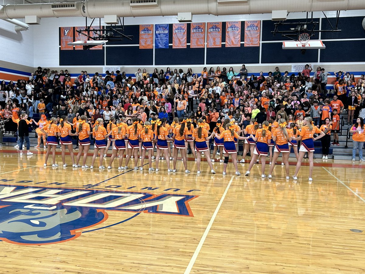 linardoin's tweet photo. “Orange Out” is in the house @YorkJHCISD !!!  Let’s #GOYork! https://t.co/a4IkIzm03K