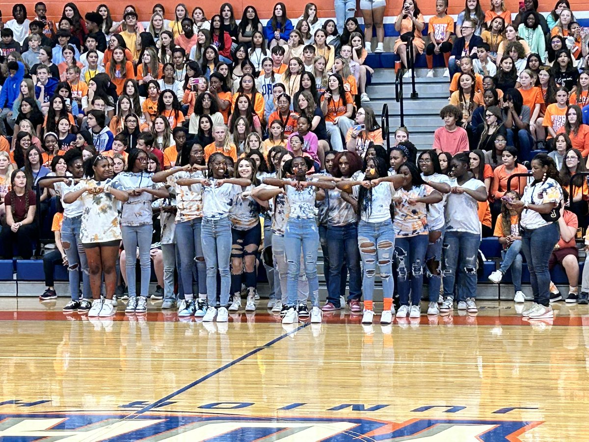 linardoin's tweet photo. “Orange Out” is in the house @YorkJHCISD !!!  Let’s #GOYork! https://t.co/a4IkIzm03K