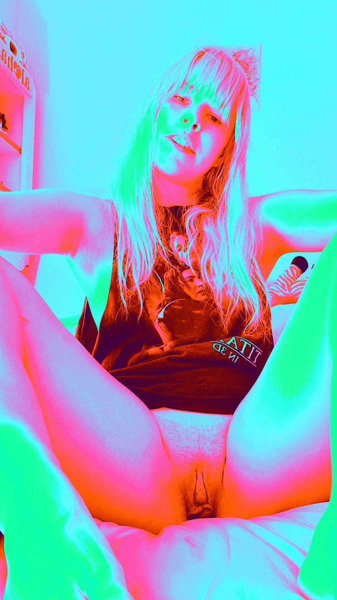 LilLillyLitxxx's tweet photo. Just saw a tweet of a girl's pussy who claimed to have the fattest pussy on the internet, but its not even that fat? Like at all? So I jus wanted to remind yall that pussies can get fat af n we prolly havent even seen the fattest pussy out there yet so let your imagination wander https://t.co/YKvZadOHMt