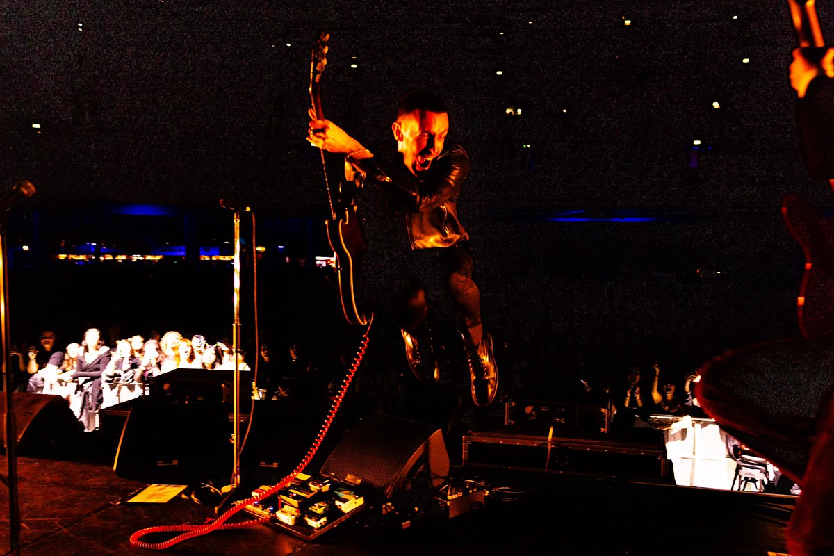 MilesKaneMusic's tweet photo. Dublin Last night! What a week what a honour IRELAND I LOVE YA X MK X https://t.co/X5fEqPiUmY