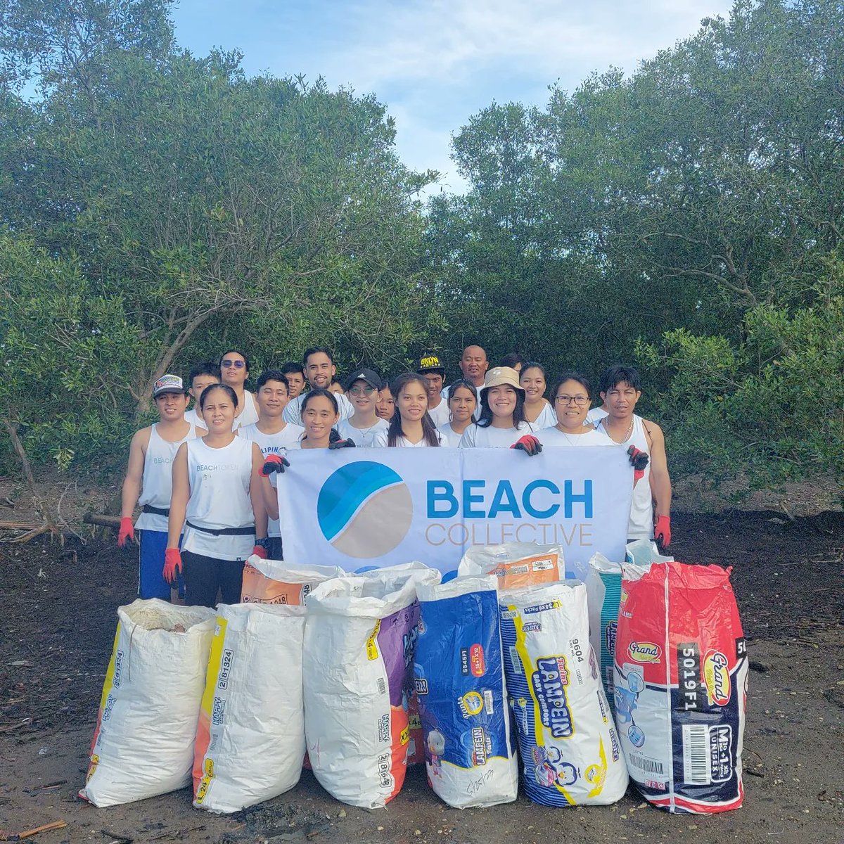 Great work by our team for cleaning 248kg from the beach in Cebu, Philippines 💙✅ #oceans #ocean #sea #beachclean #sustainable #sustainability #conserve #seas