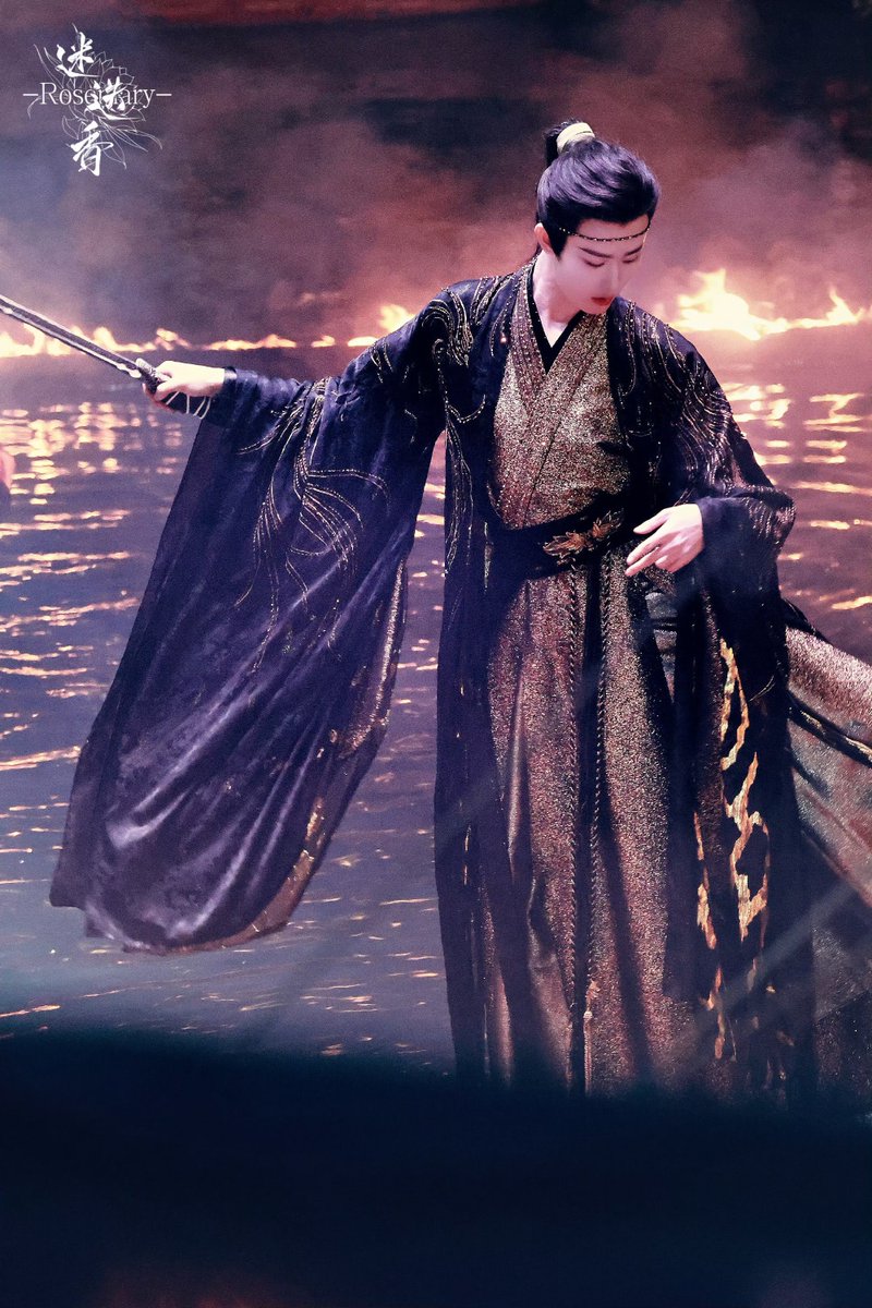 #TheStoryOfMystics #大梦归离

กระบวนท่างดงาม เข้มแข็งแต่มีความอ่อนหวาน นุ่มนวลว่องไวในการร่ายรำดาบ
©️Rosemary_田嘉瑞1204

#เถียนเจียรุ่ย #TianJiaRui #田嘉瑞 
#卓翼宸 #จั๋วอี้เฉิน