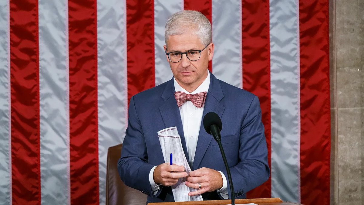 Democrats in the chamber clapped when McHenry read that he himself received six votes for Speaker. Follow live: trib.al/qA6123D