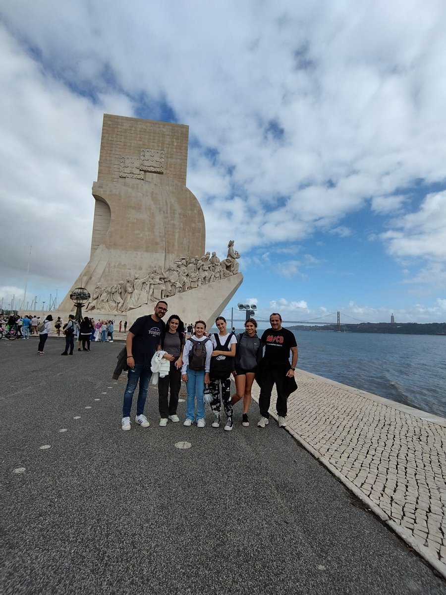 CMontessoriH's tweet image. 📷 VISITA DE NUESTRO ALUMNADO ERASMUS PLUS A BELÉM 🇵🇹:

➡️ CONFERENCIA CON LA EMBAJADORA DEL MOVIMIENTO DE RESIDUOS CERO PORTUGAL 💚

➡️ CENA DE DESPEDIDA 🍽

➡️ BAILES 💃

➡️ ENTREGA CERTIFICADOS📃 🇪🇺

#erasmusplusproject 
#colegiomontessori